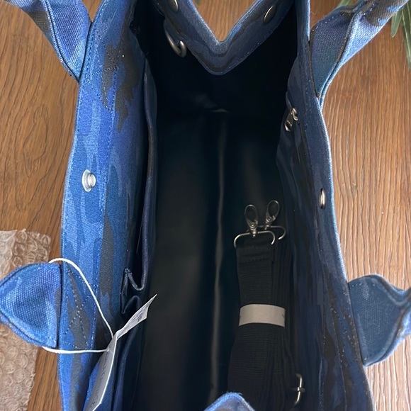 QUILTED KOALA MIDI EAST WEST BAG: DARK BLUE CAMOUFLAGE W/GOLD STAR NWT - Picture 7 of 12